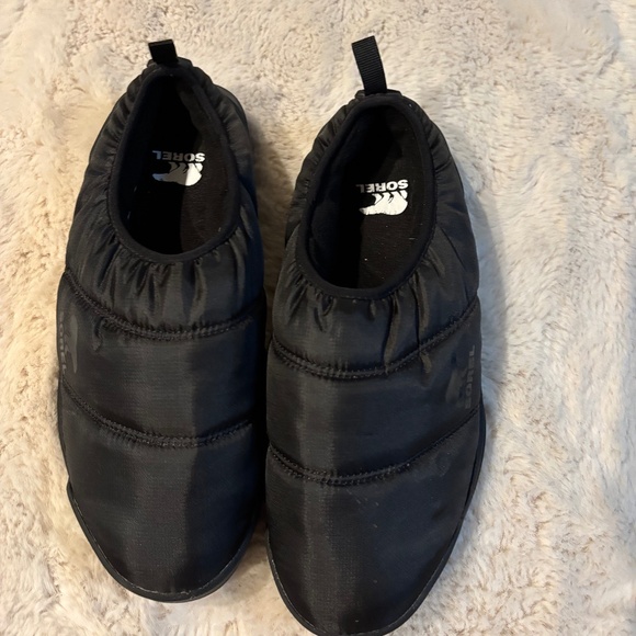 Sorel slippers - Picture 1 of 2